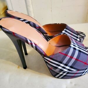 Gray Multi Color Open Toe Sandals Never Worn